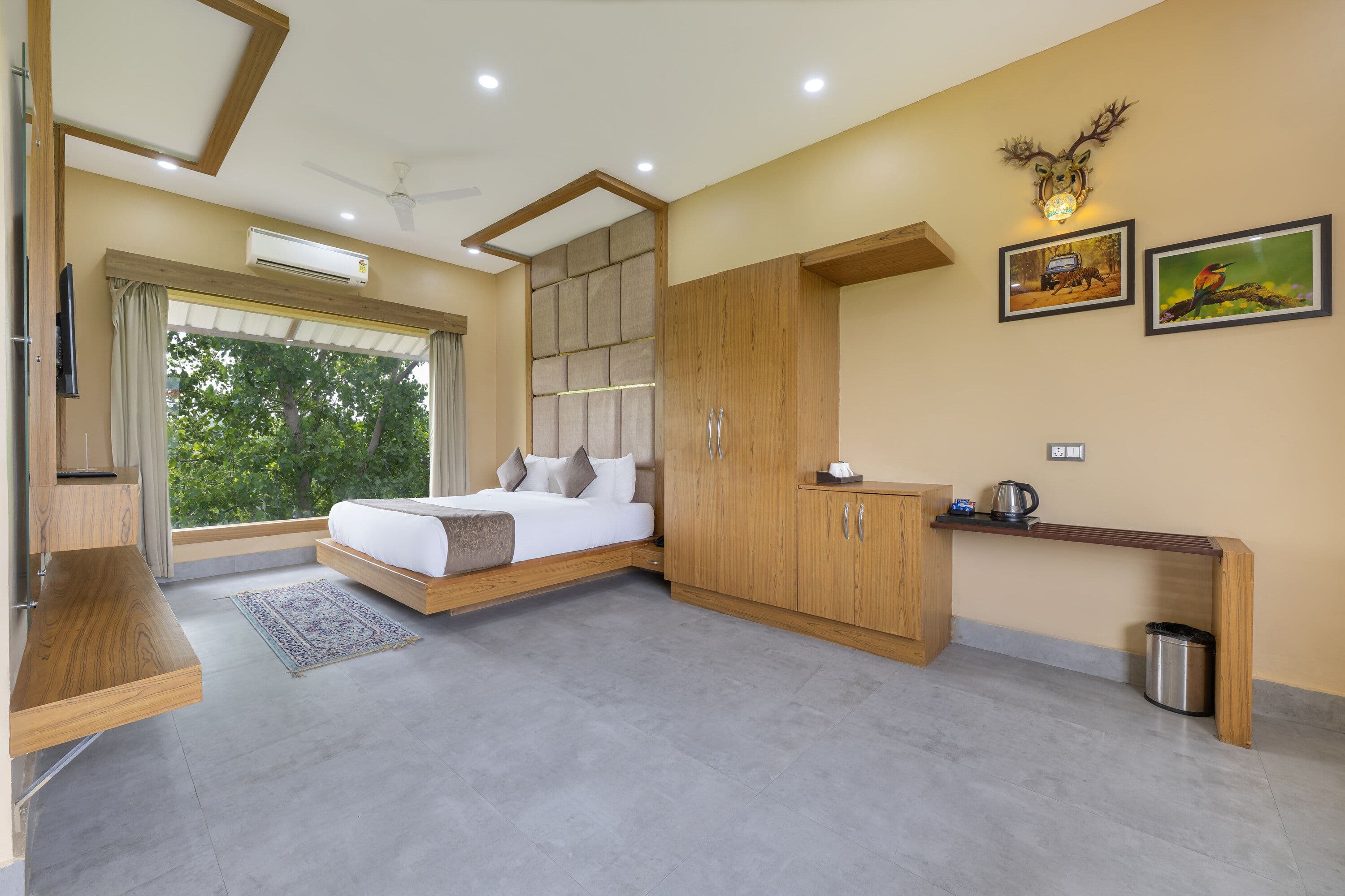 Royal Suite with Balcony (Garden View)