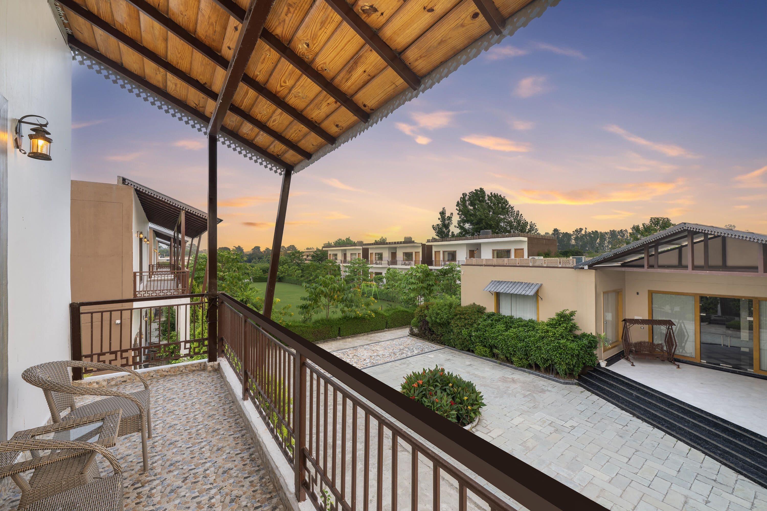 Luxury Family Room with Balcony (Garden View)