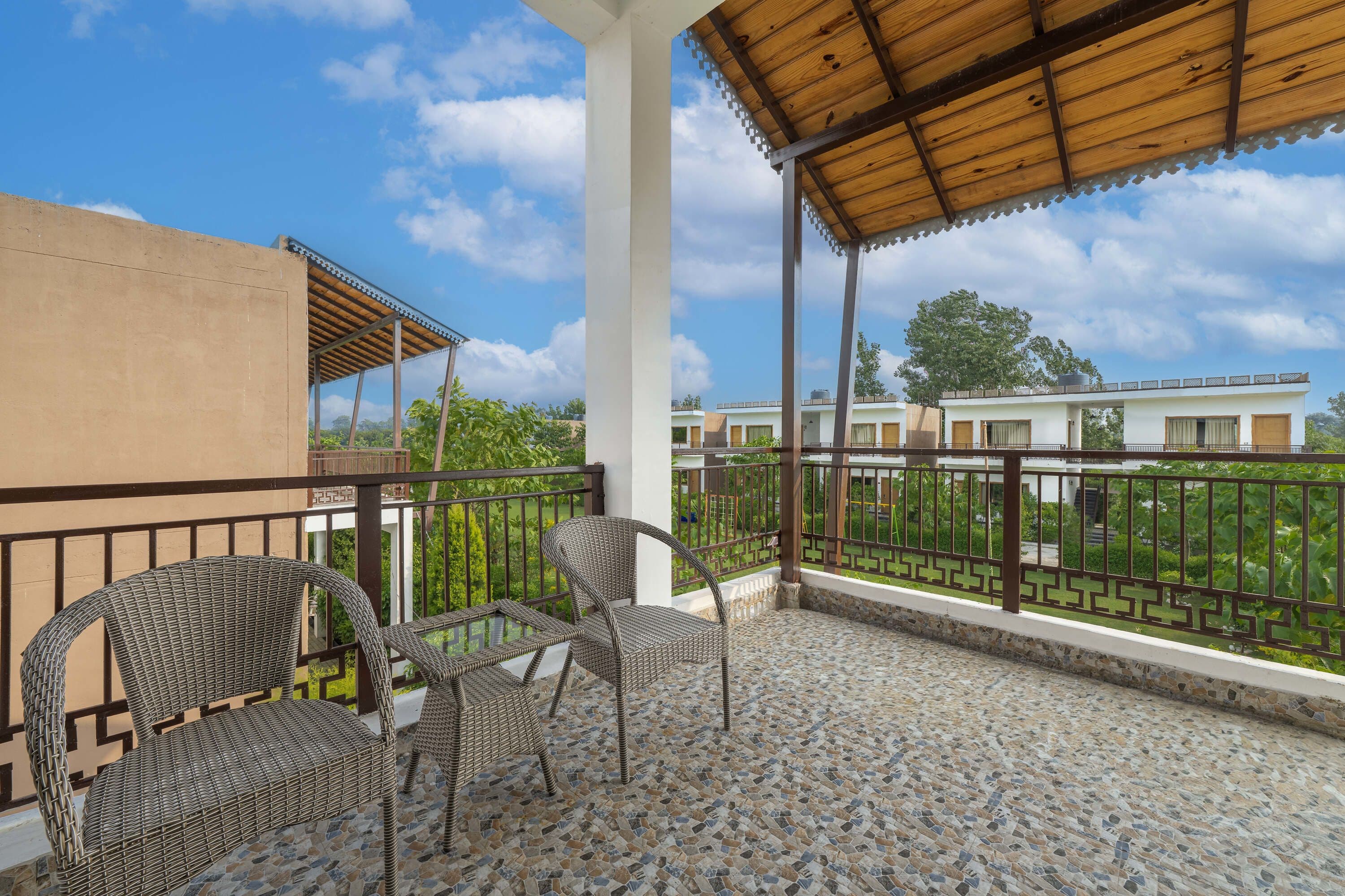 Luxury Family Room with Balcony (Garden View)