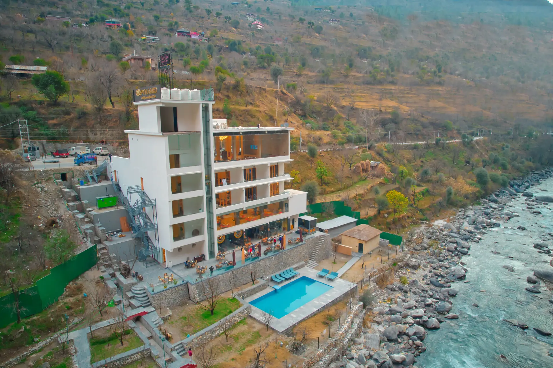 Best Riverside Resorts Near Kasol for Couples and Families