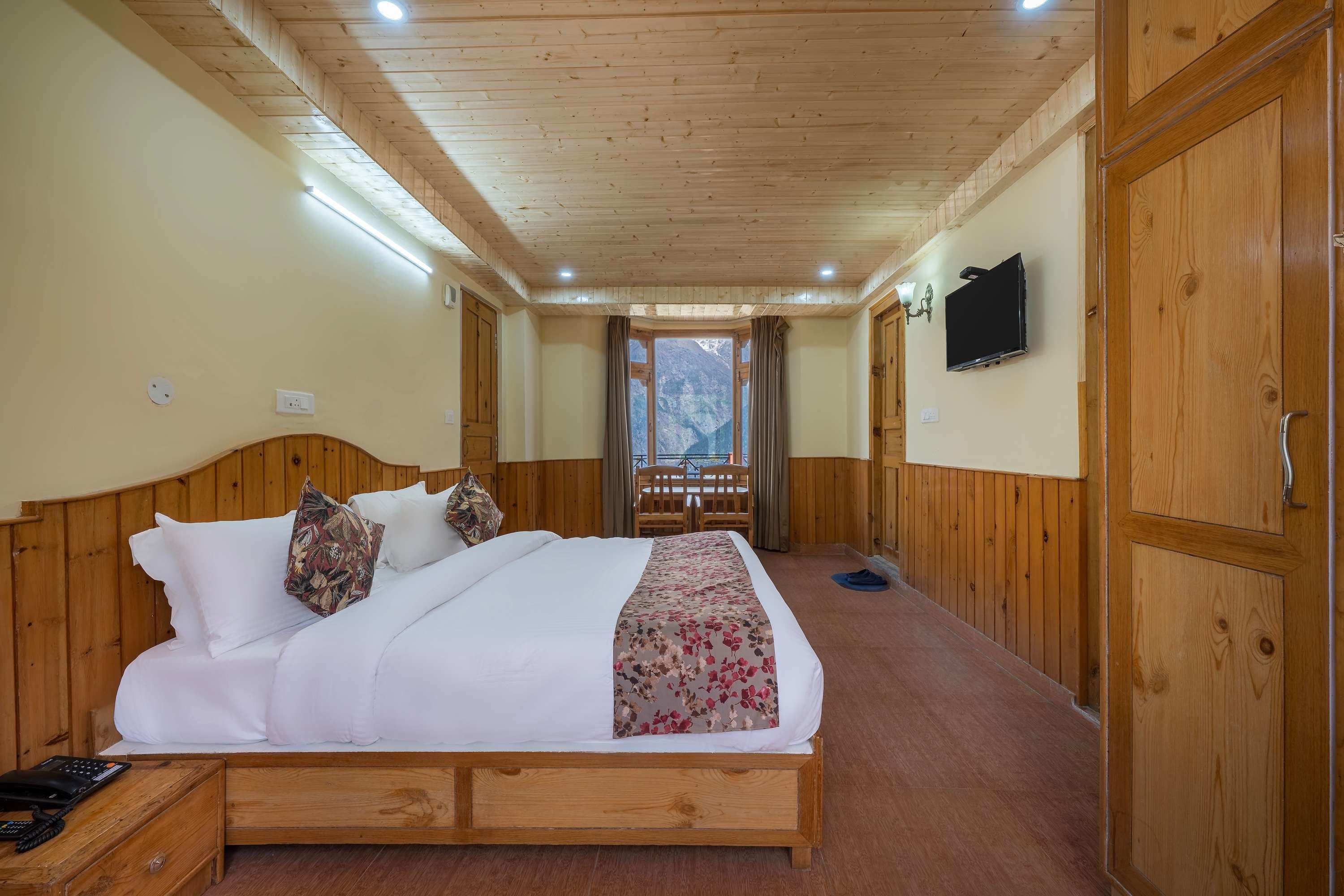Cottage Room with Open Terrace (Mountain View)