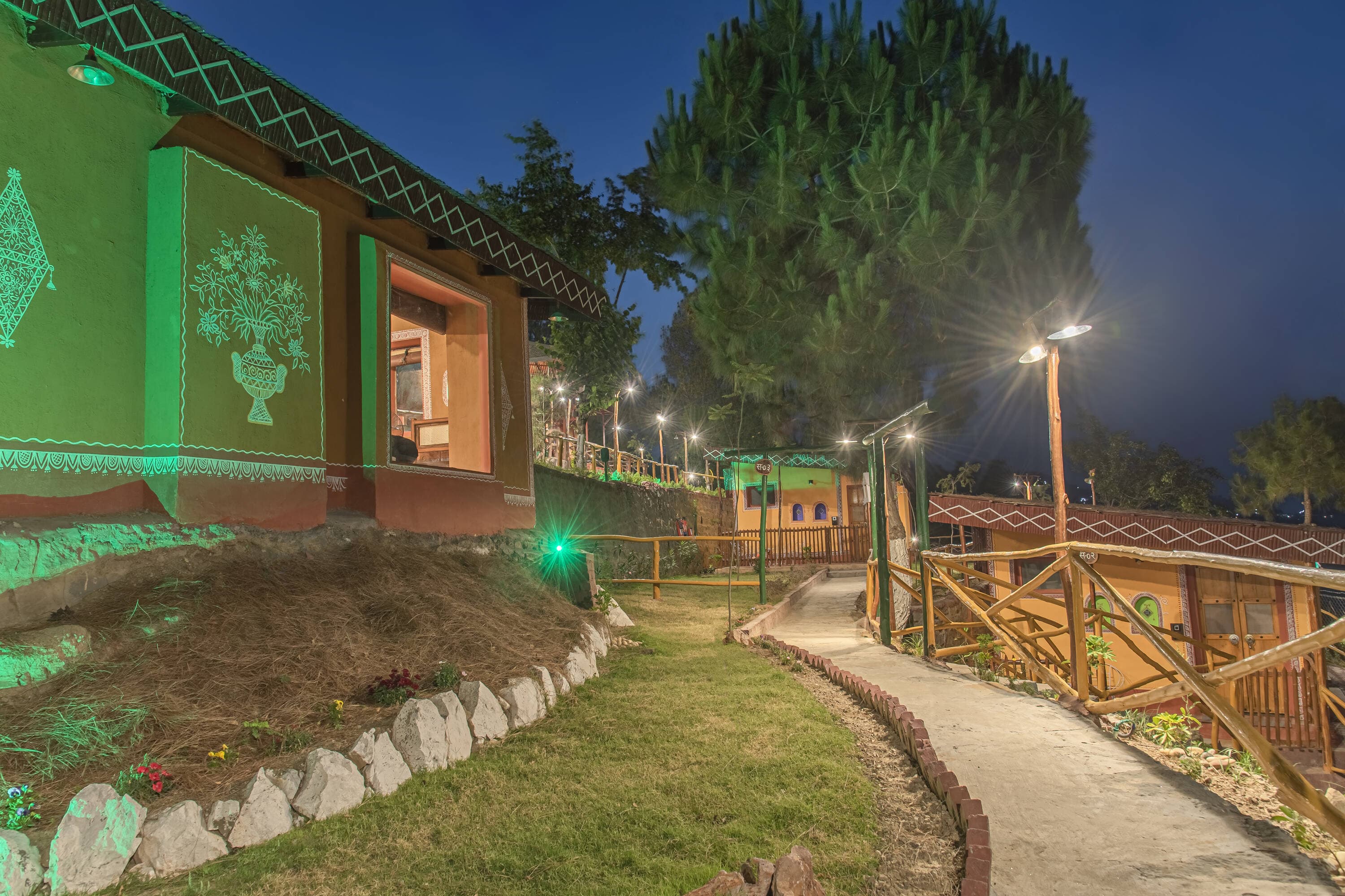 Prakriti Cottage with Private Lawn (Mountain View)