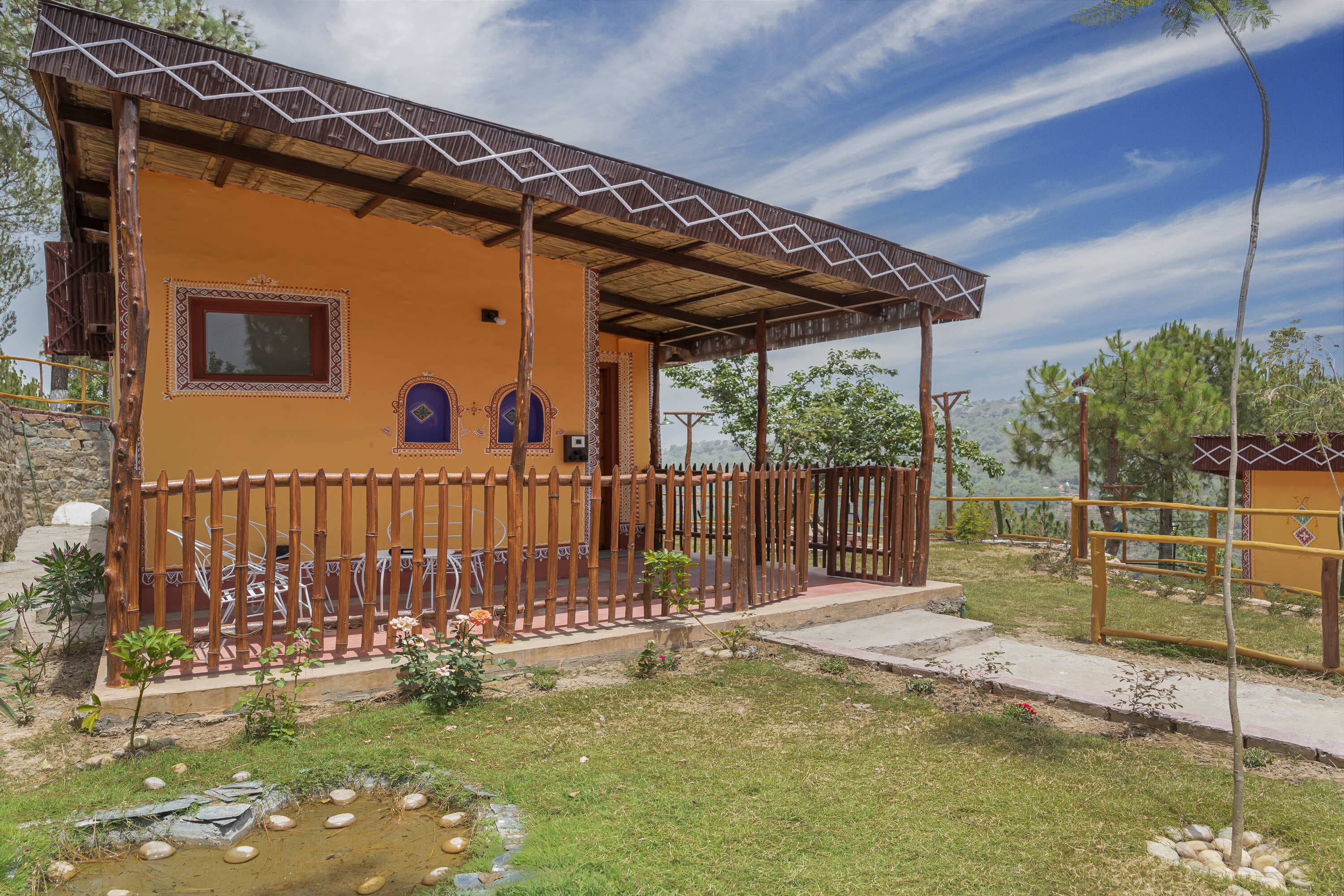 Sukoon Cottage with Private Lawn (Mountain View)