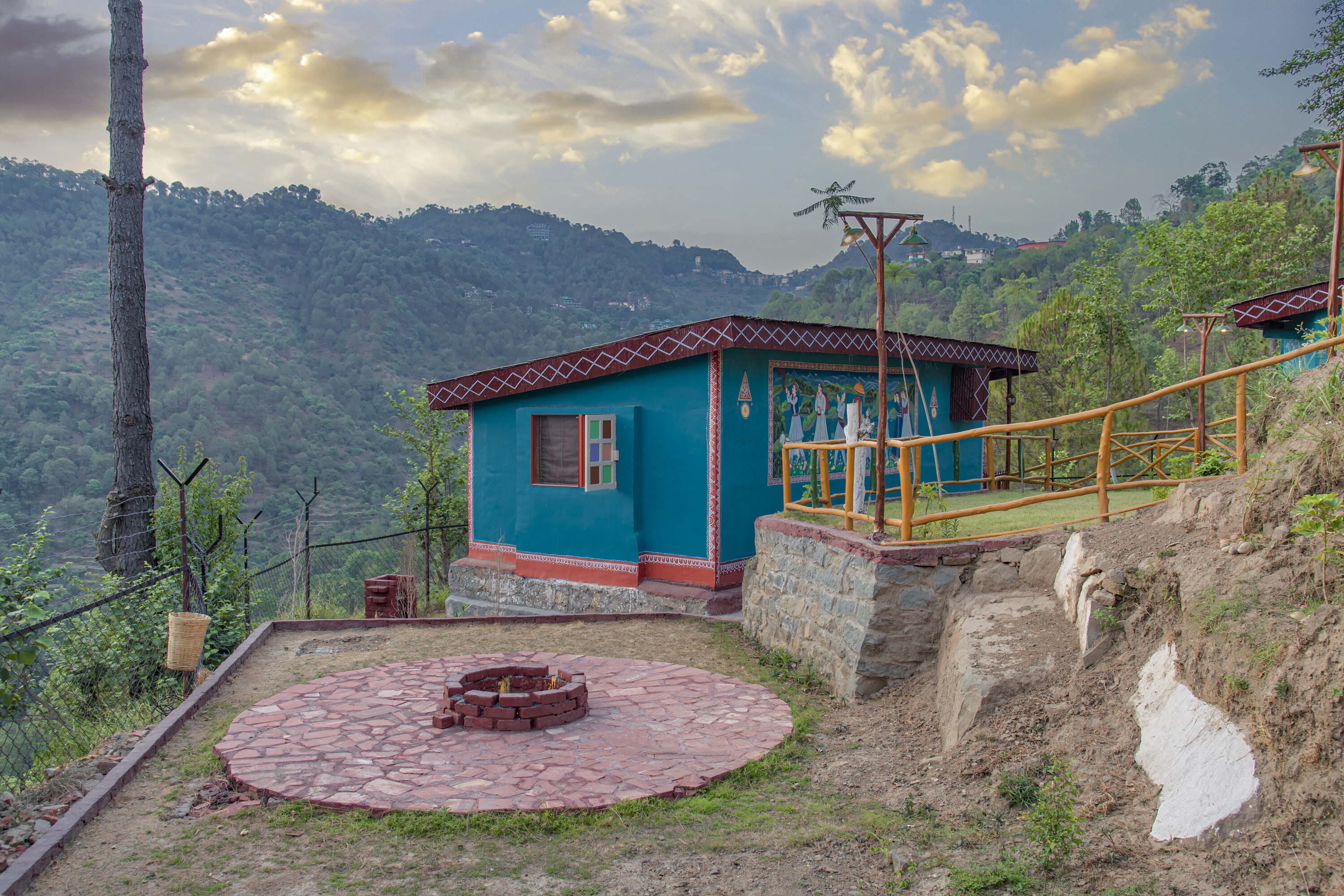 Anand Cottage with Private Lawn (Mountain View)