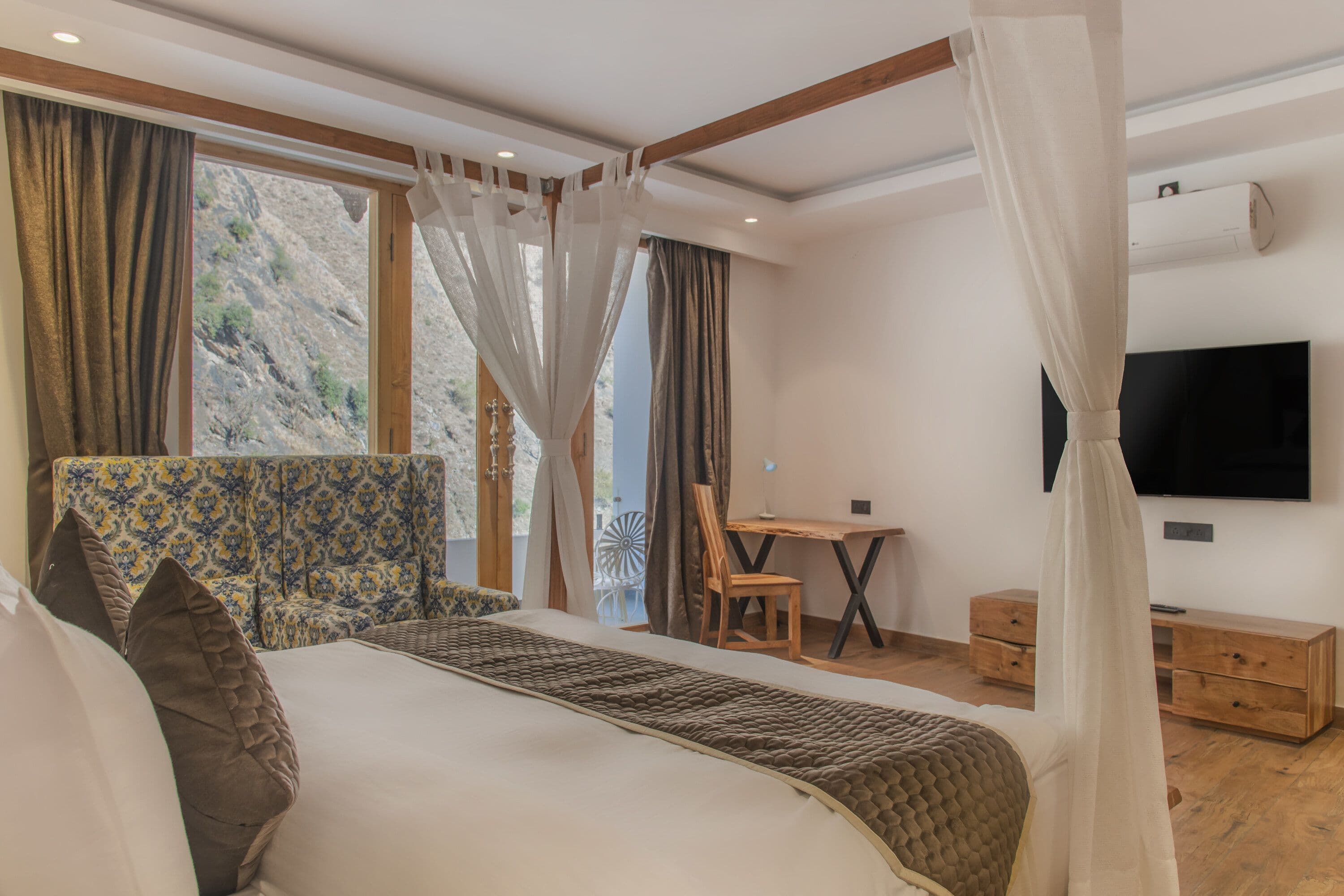 Luxury Room with Balcony (River View)