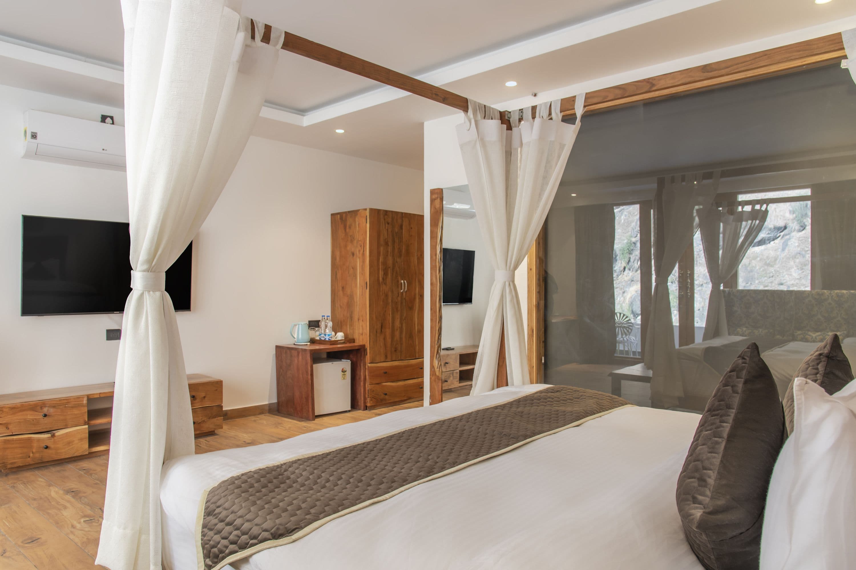 Luxury Room with Balcony (River View)