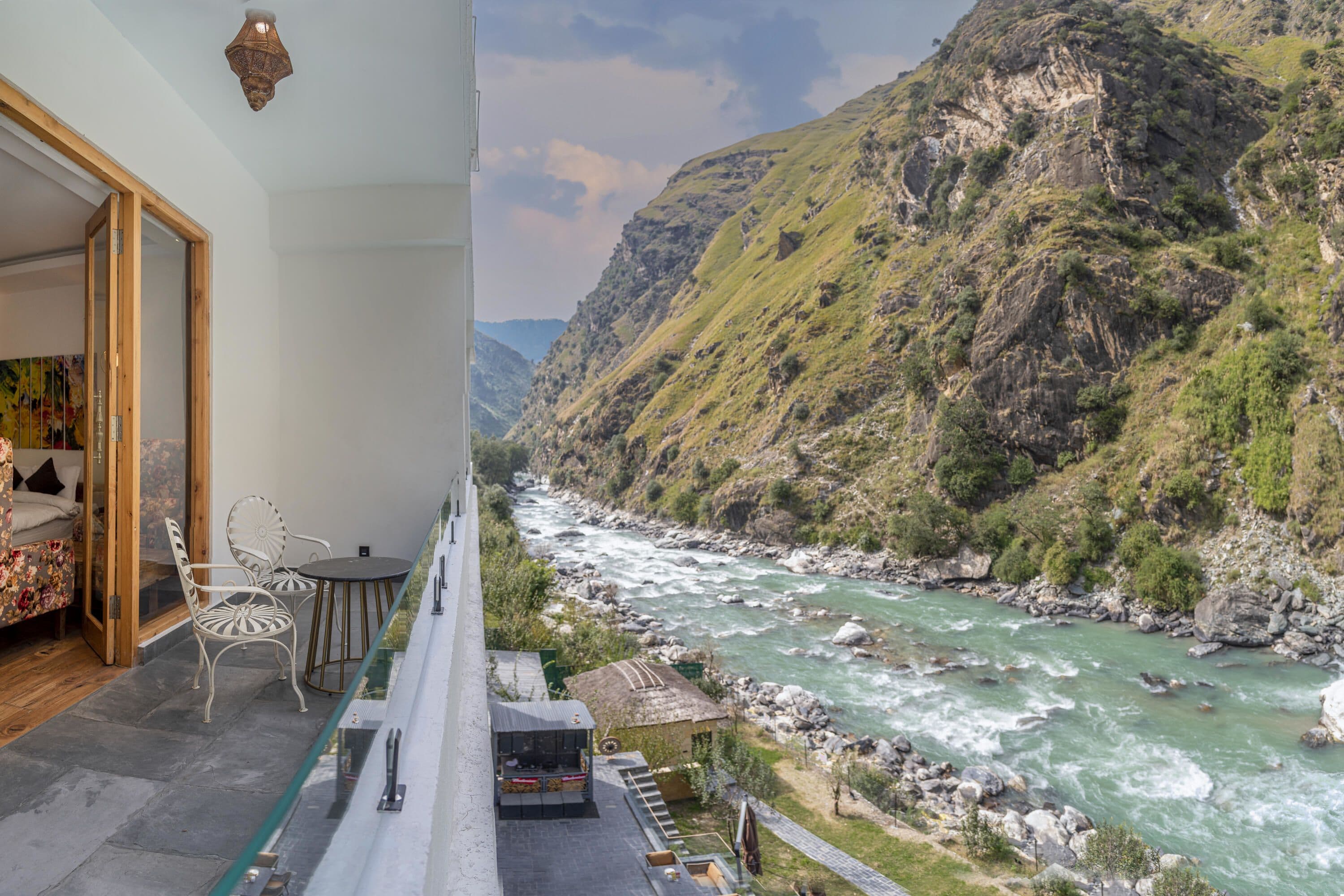 Premier Jacuzzi Room with Balcony – Kasol