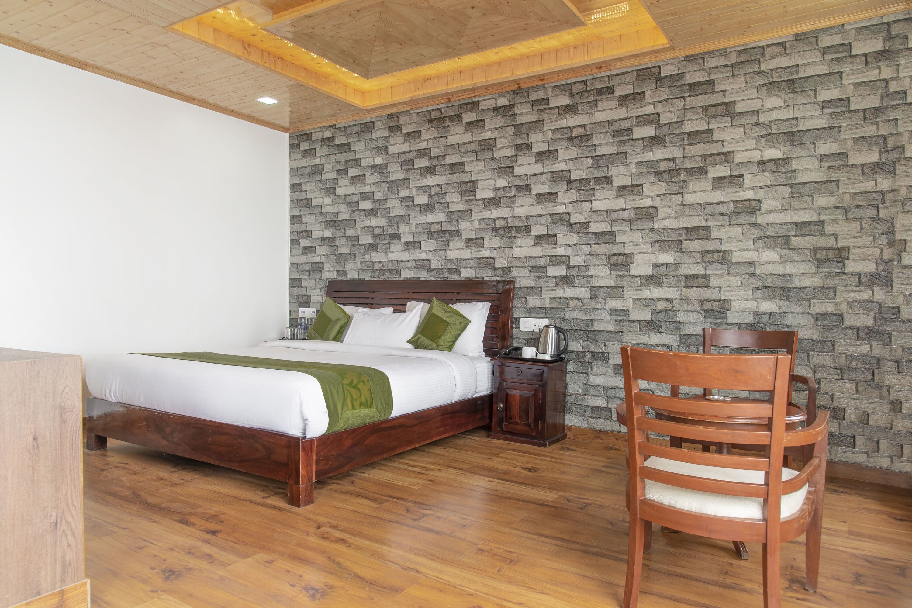 Superior Deluxe Room with Balcony (Mountain View)