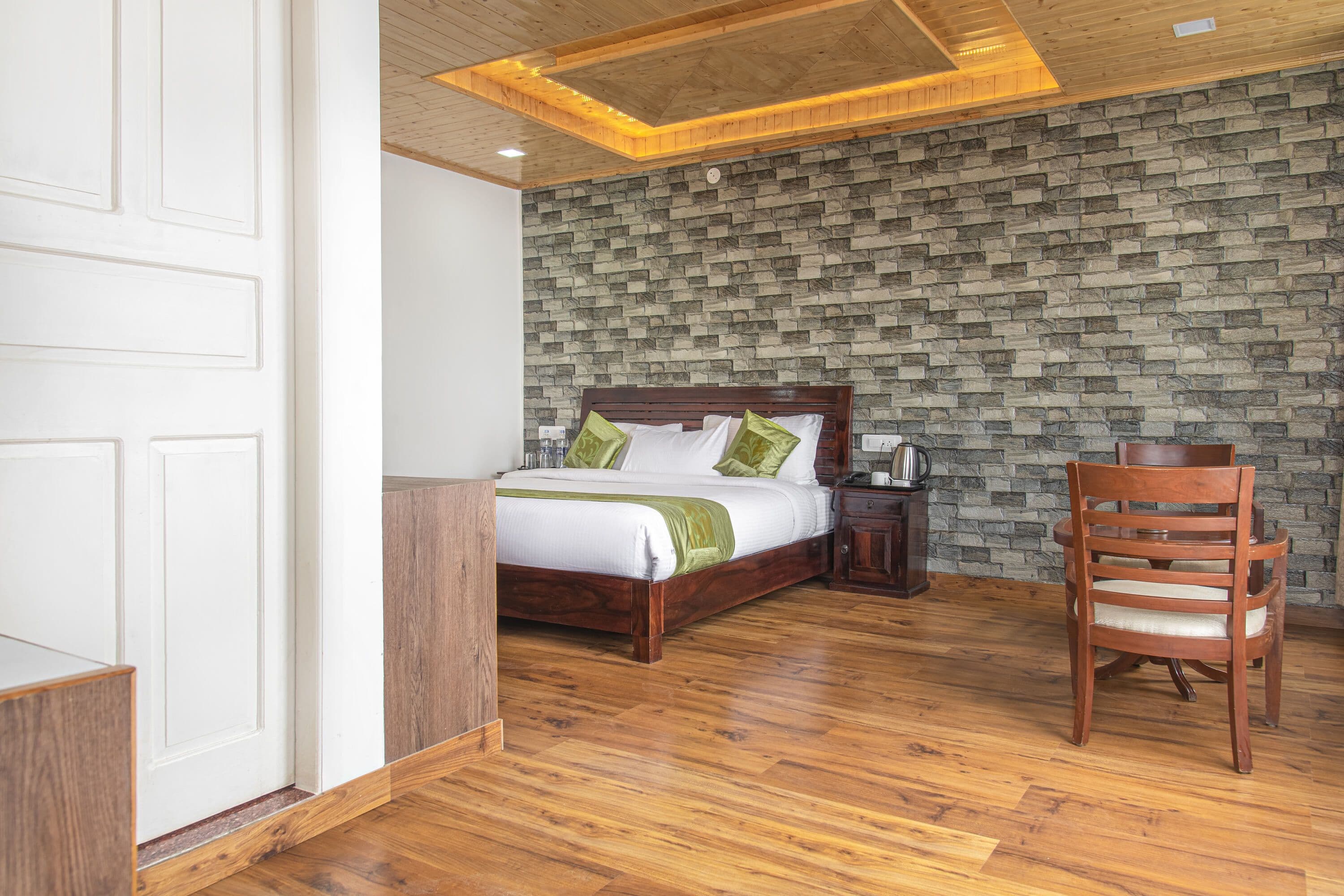 Superior Deluxe Room with Balcony (Mountain View)