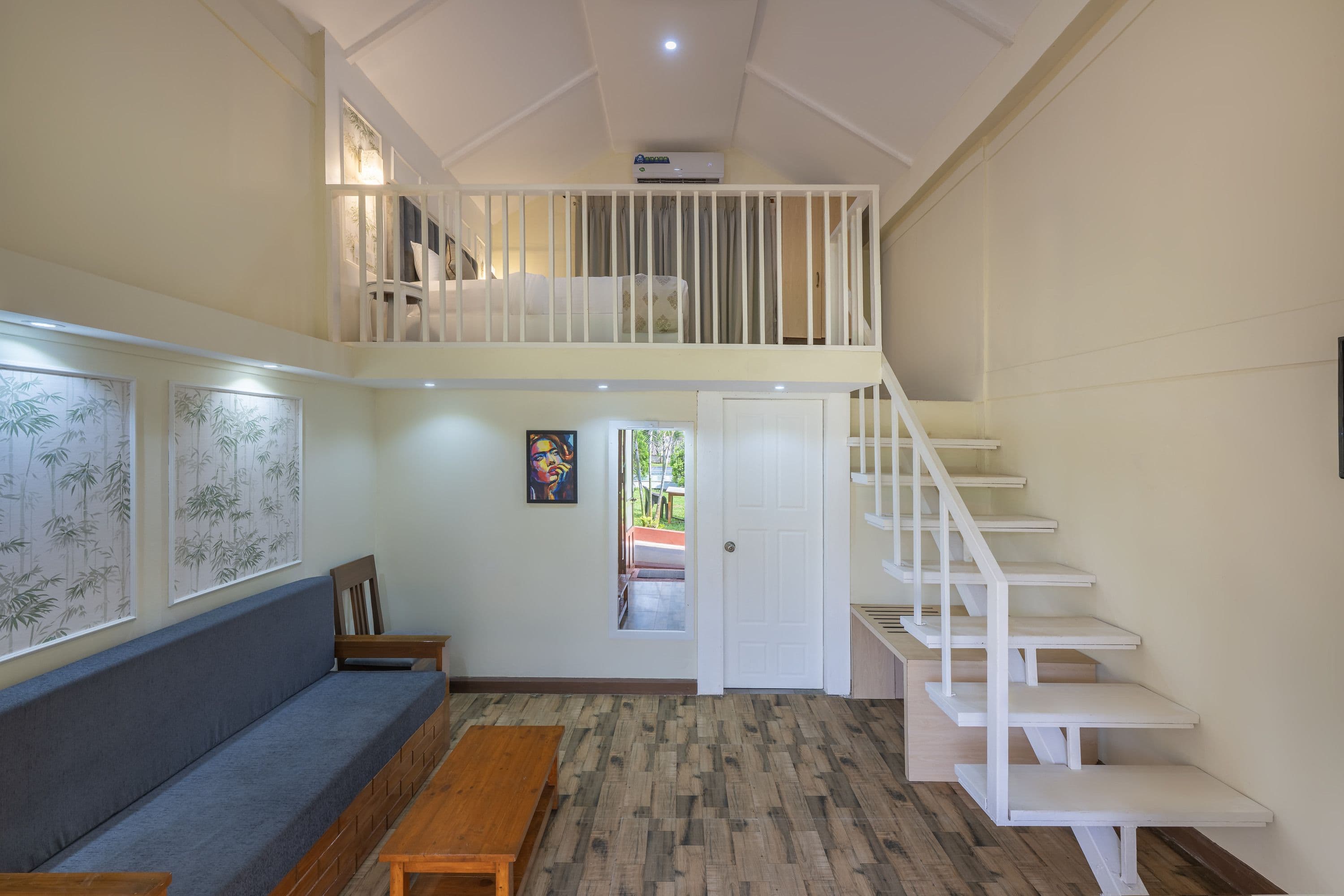 Duplex Bathtub Room with Balcony