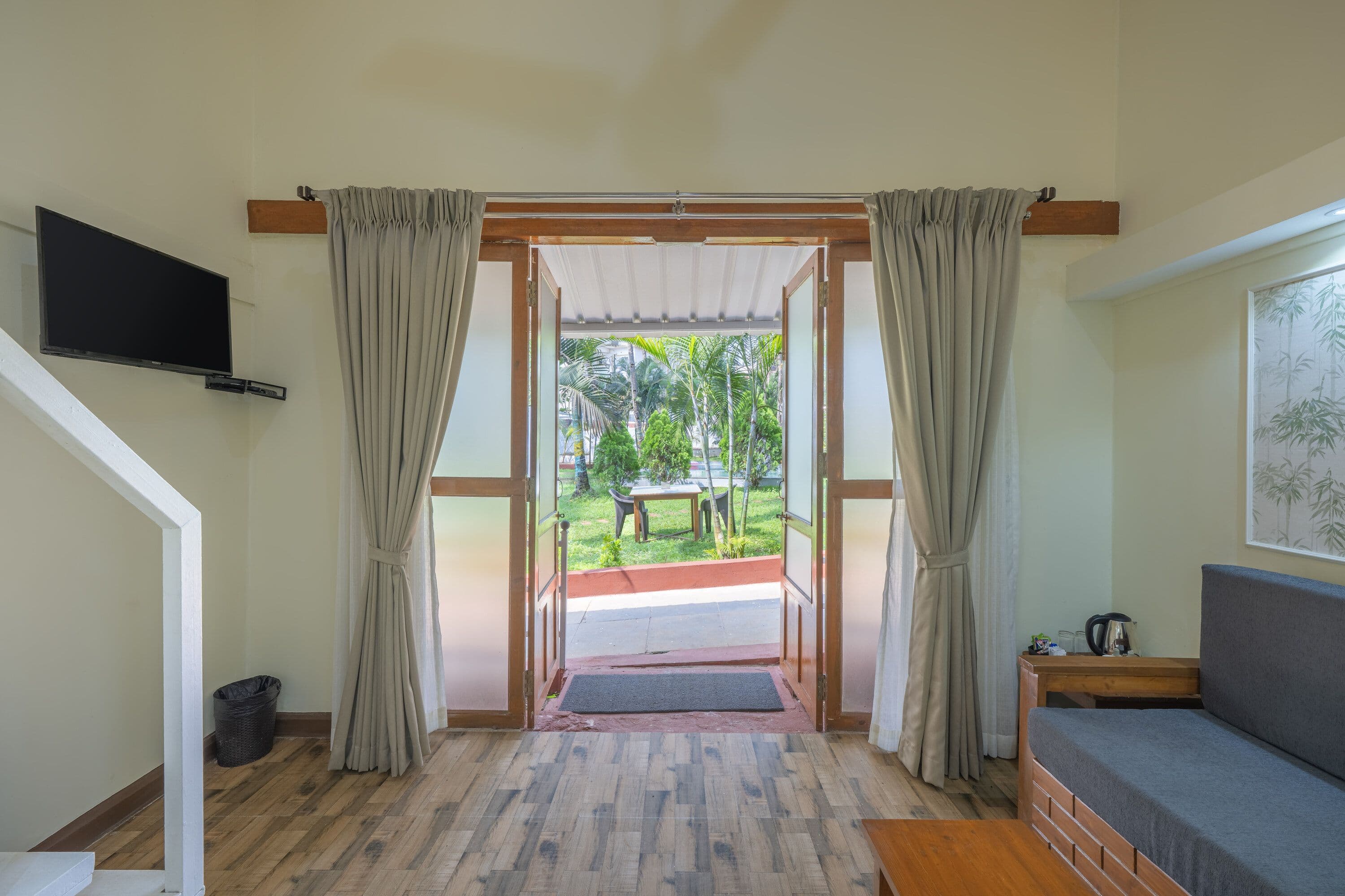 Duplex Bathtub Room with Balcony