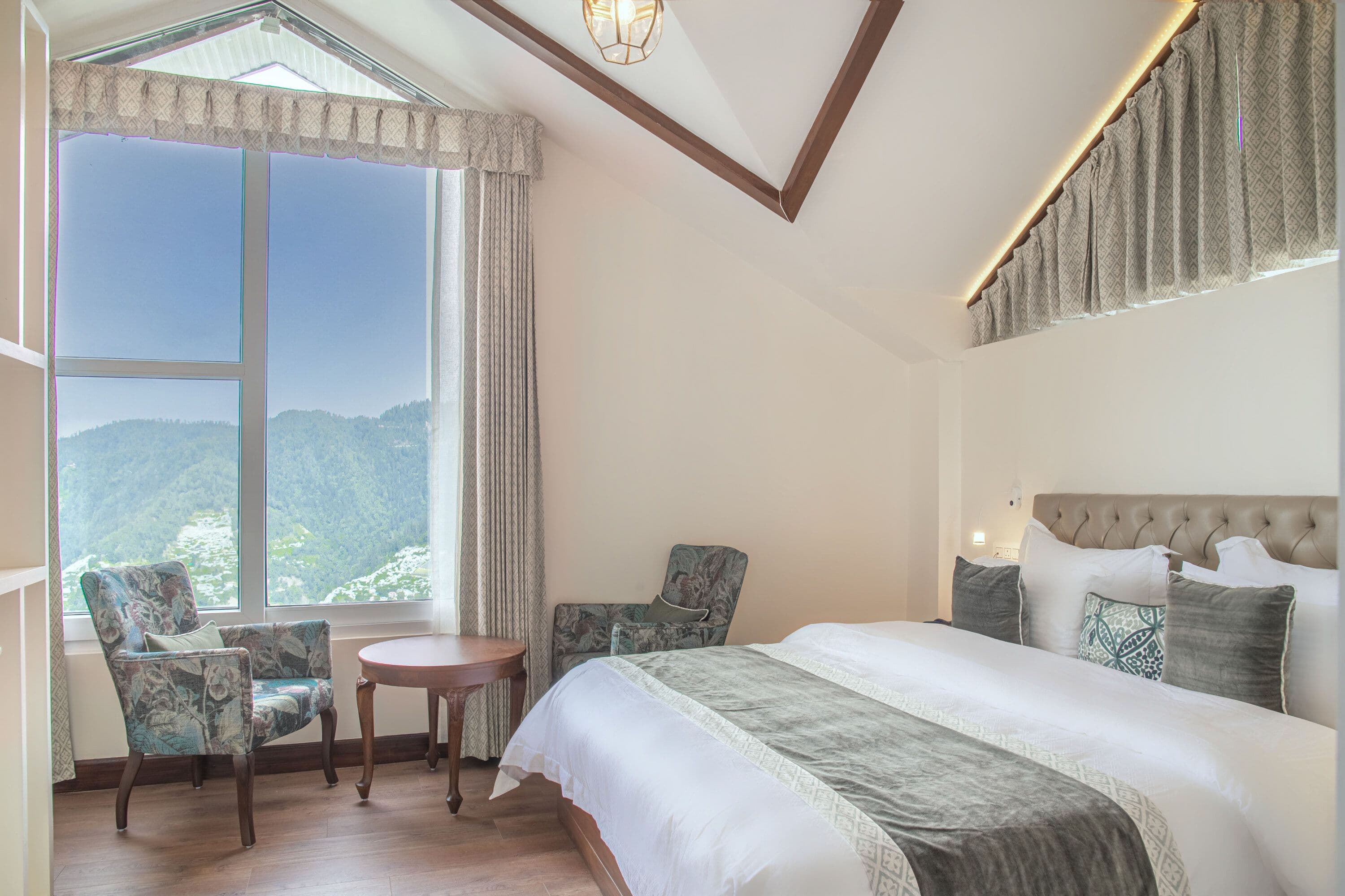 Attic Room (Mountain View)