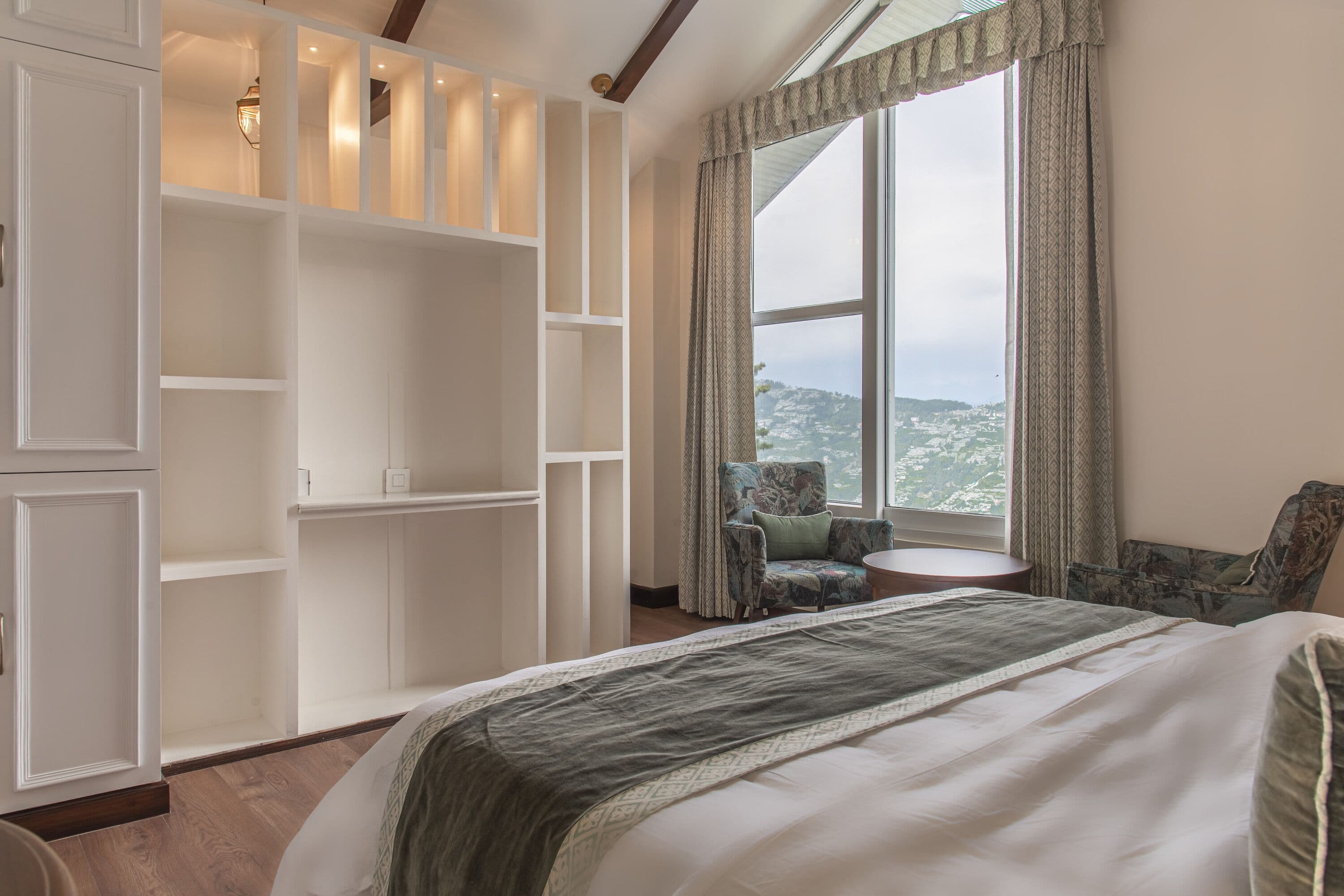 Attic Room (Mountain View)
