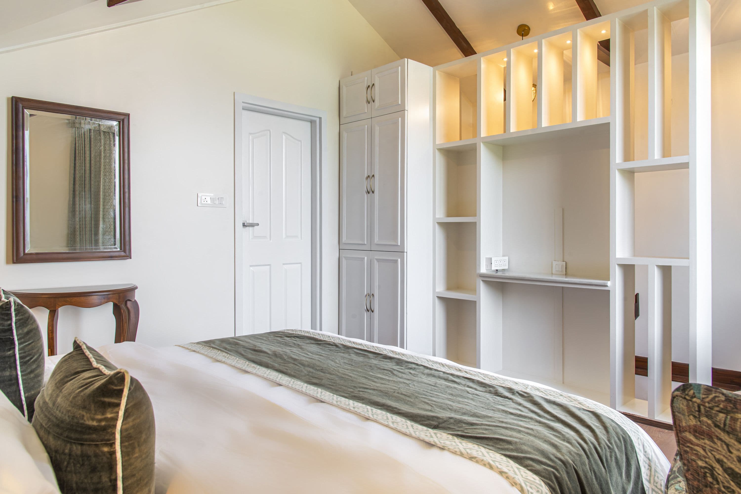 Attic Room (Mountain View)