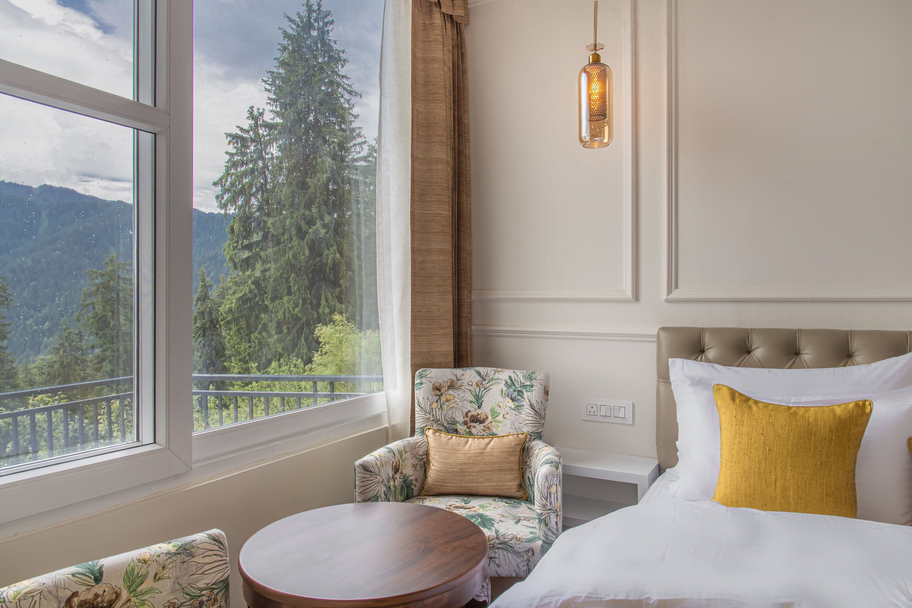 Deluxe King Room (Mountain View)