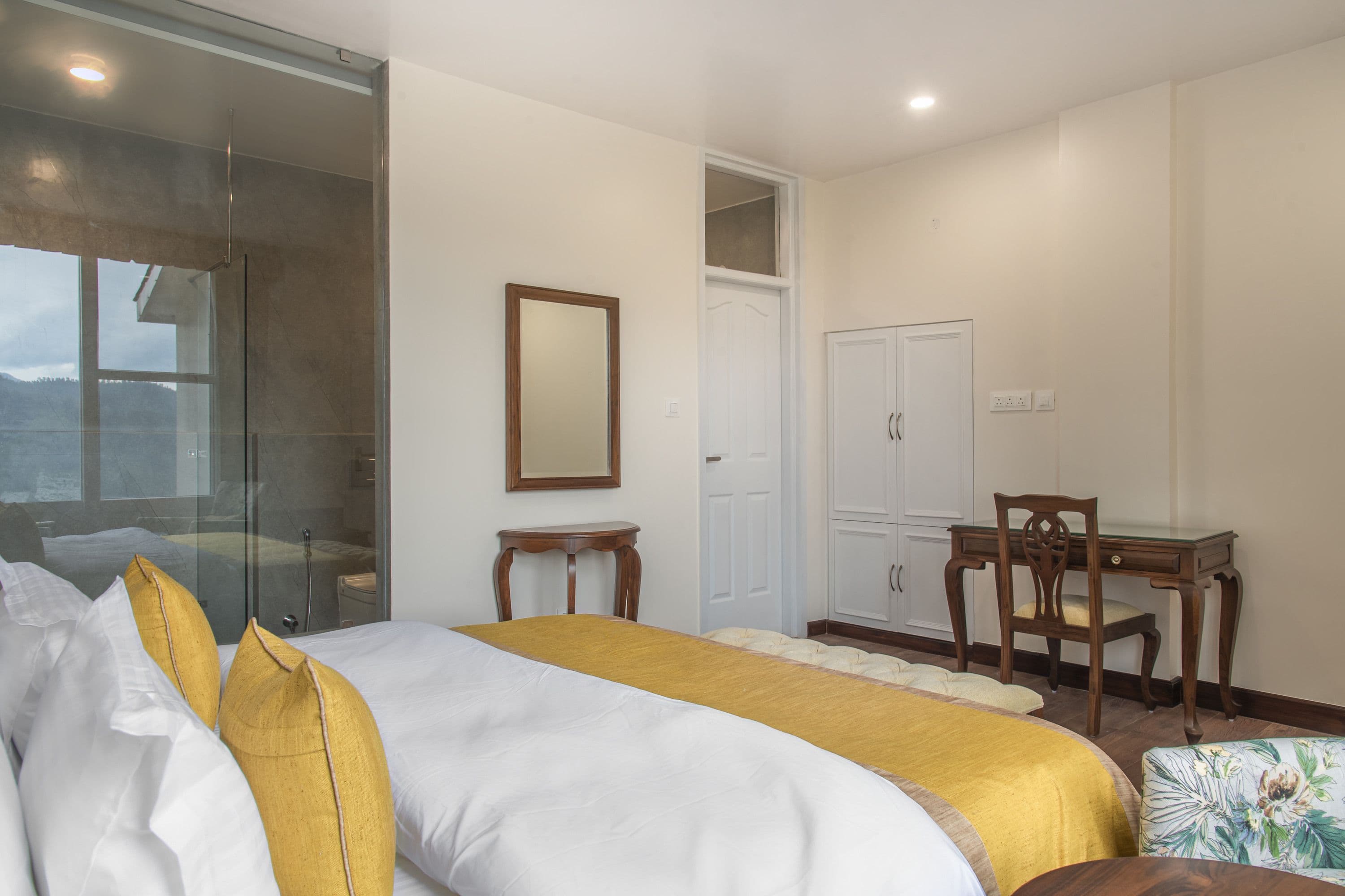 Deluxe King Room (Mountain View)