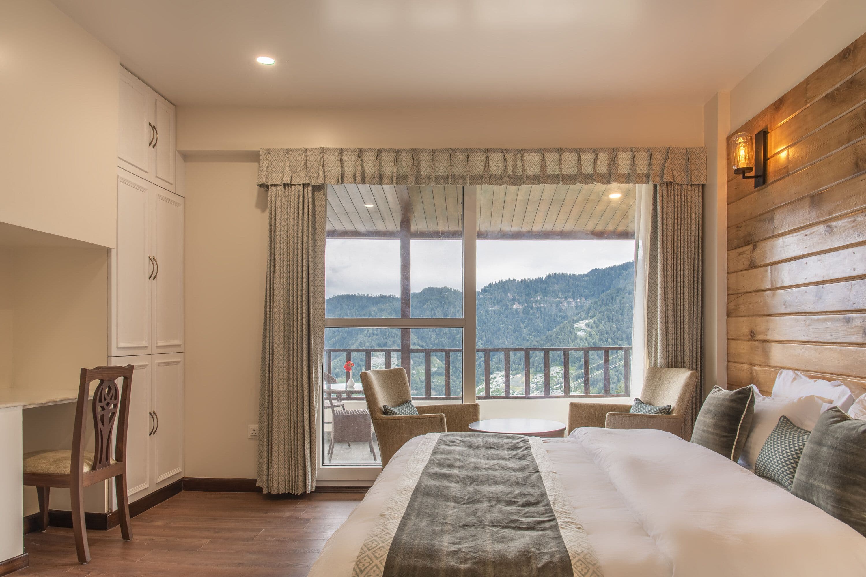 Premium Room with Balcony (Mountain View)