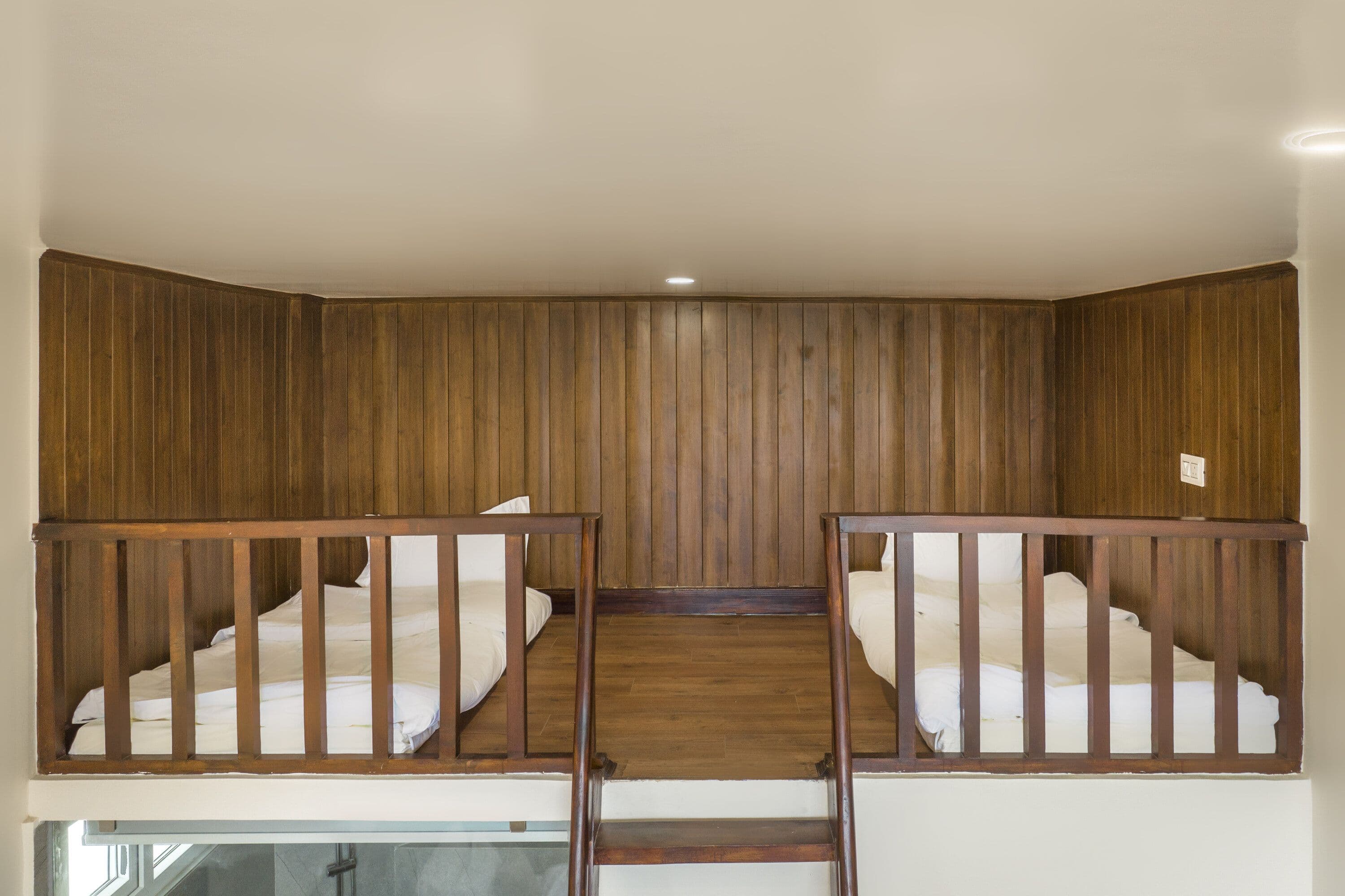 Mezzanine Family Room (Mountain View)