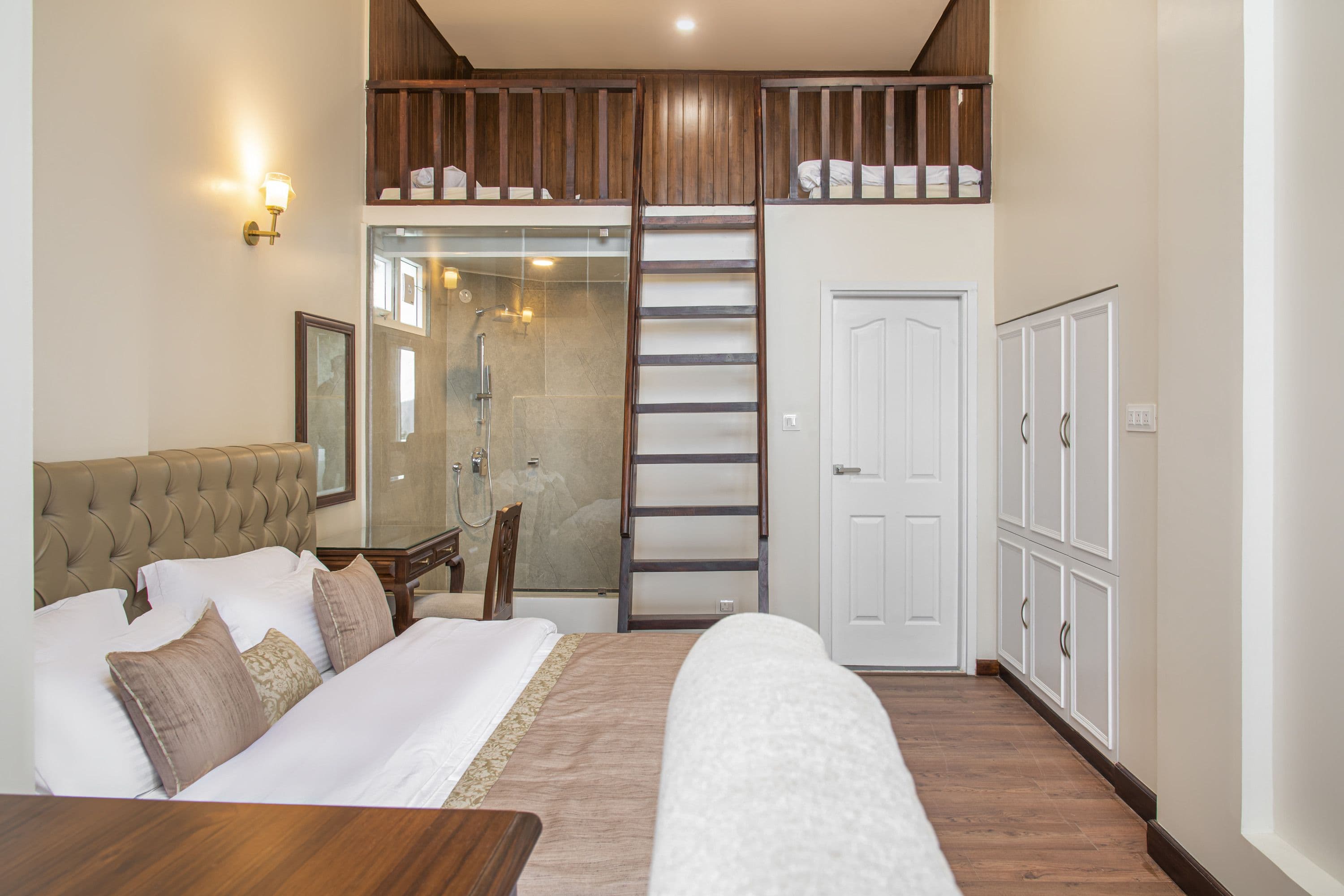 Mezzanine Family Room (Mountain View)