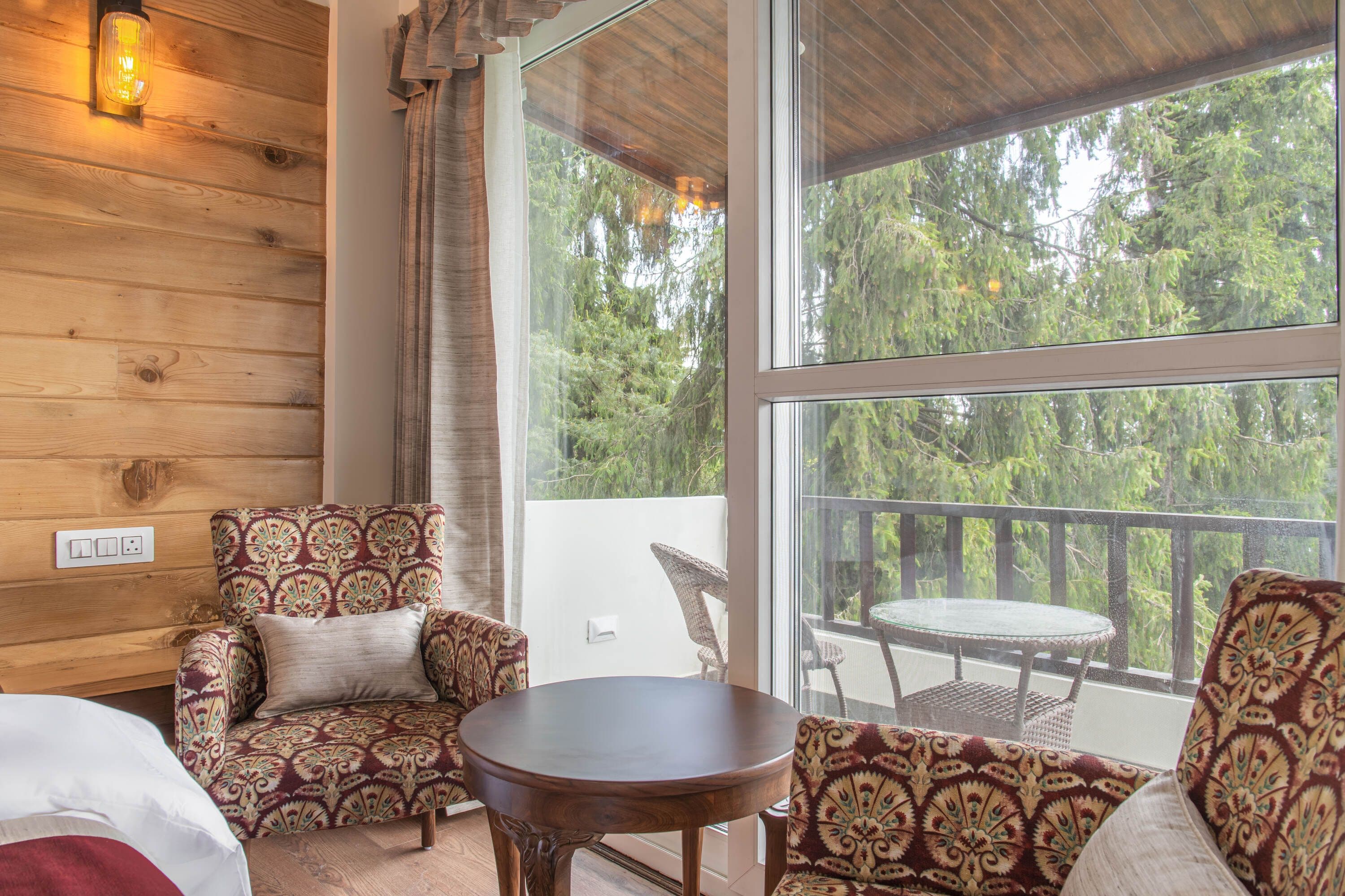 Deluxe Family Room with Balcony (Mountain View)
