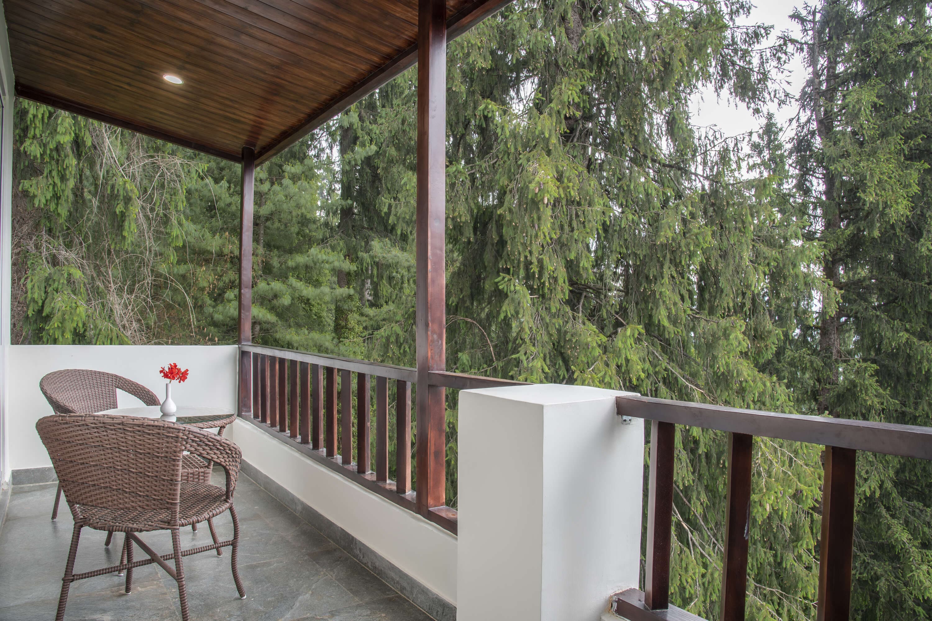 Deluxe Family Room with Balcony (Mountain View)