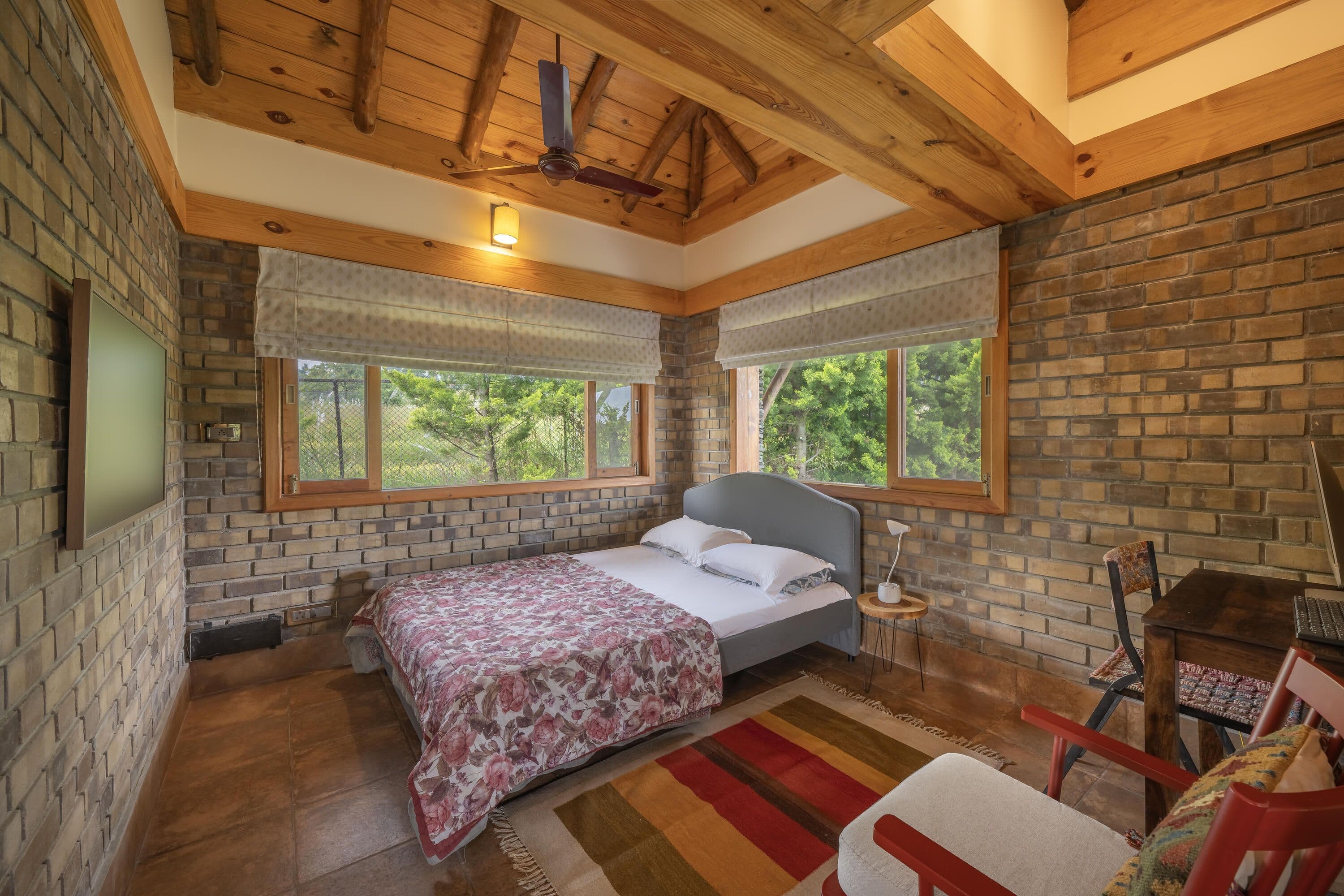 Tranquil Mountain Hideaway (Mountain View)