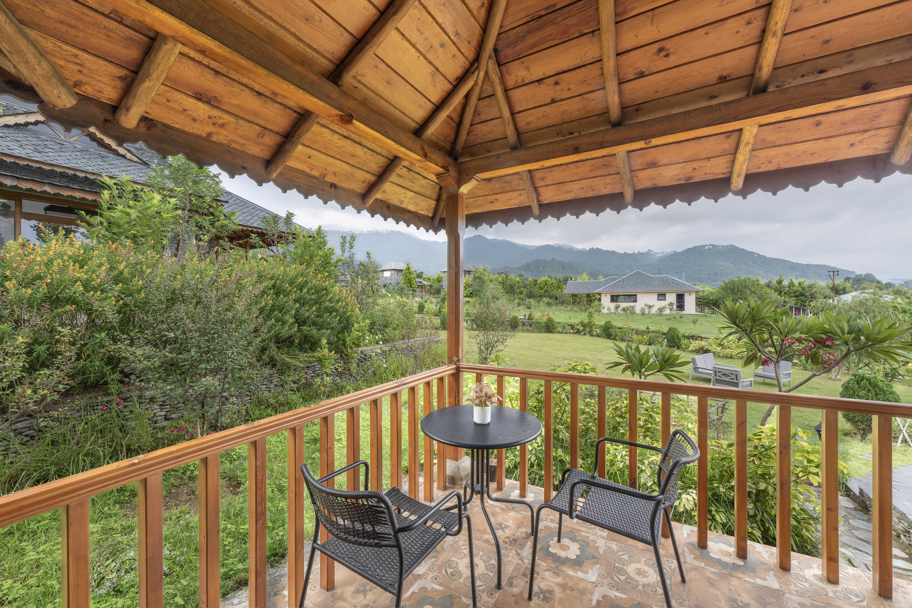 Tranquil Mountain Hideaway (Mountain View)