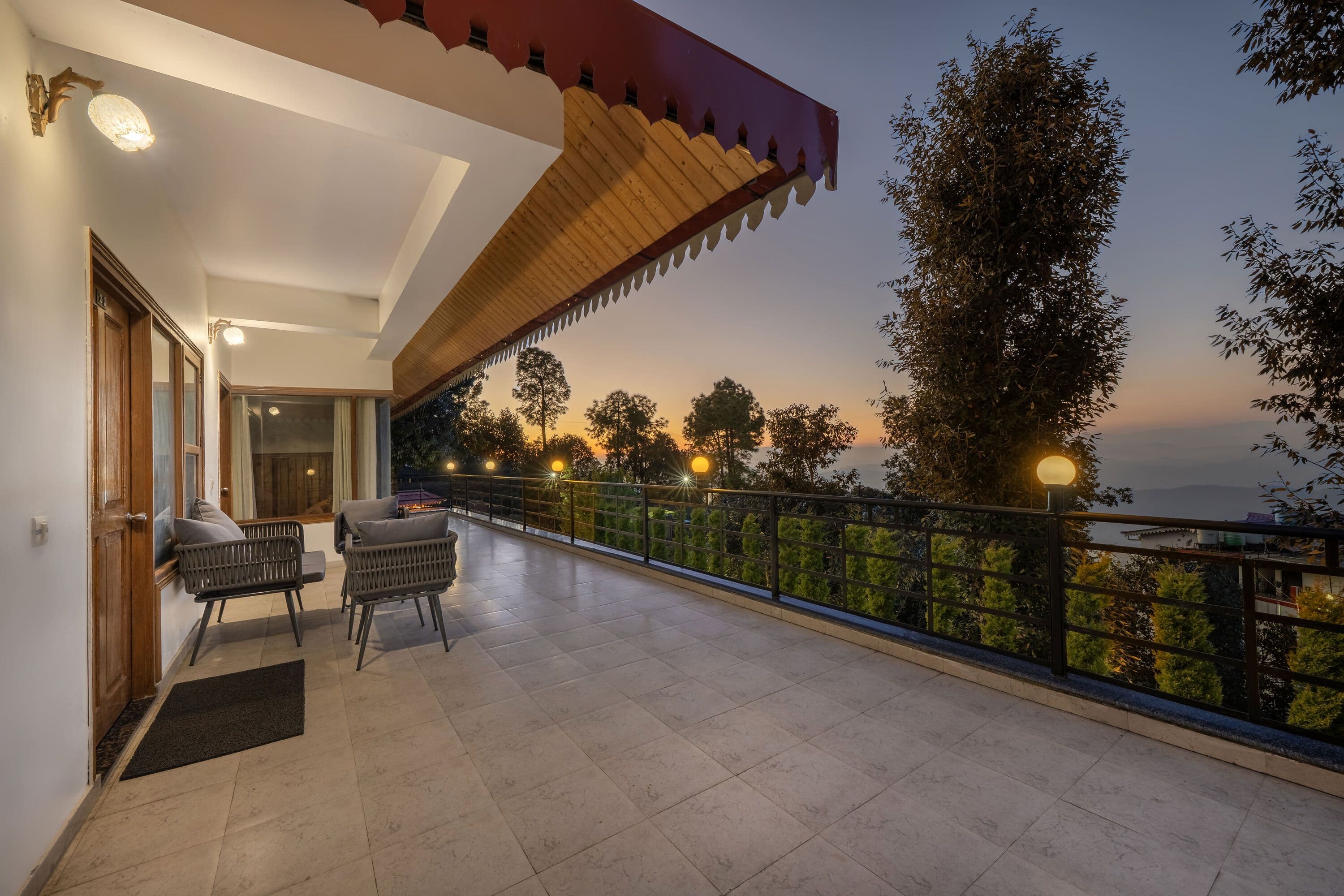 Cottage Room with Open Terrace (Mountain View)