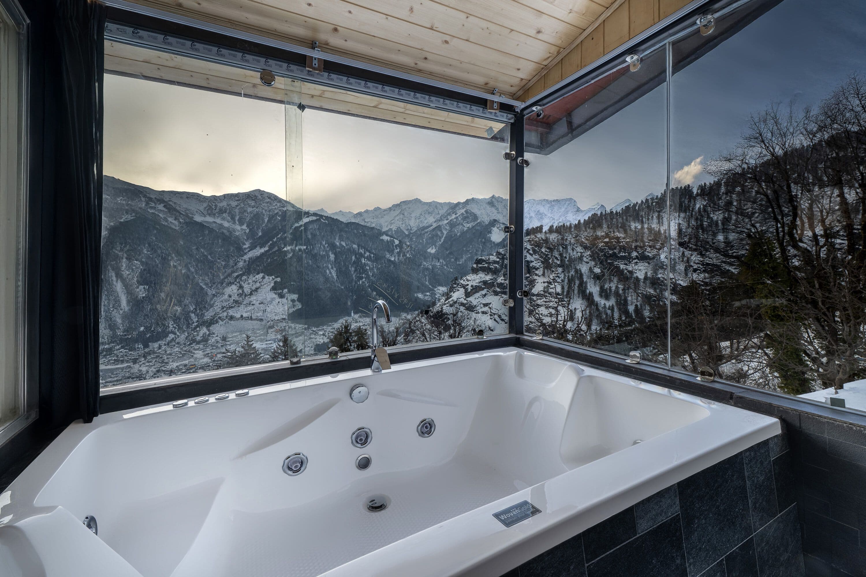 Himalayan Sunset Cabins with Jacuzzi (Mountain View)