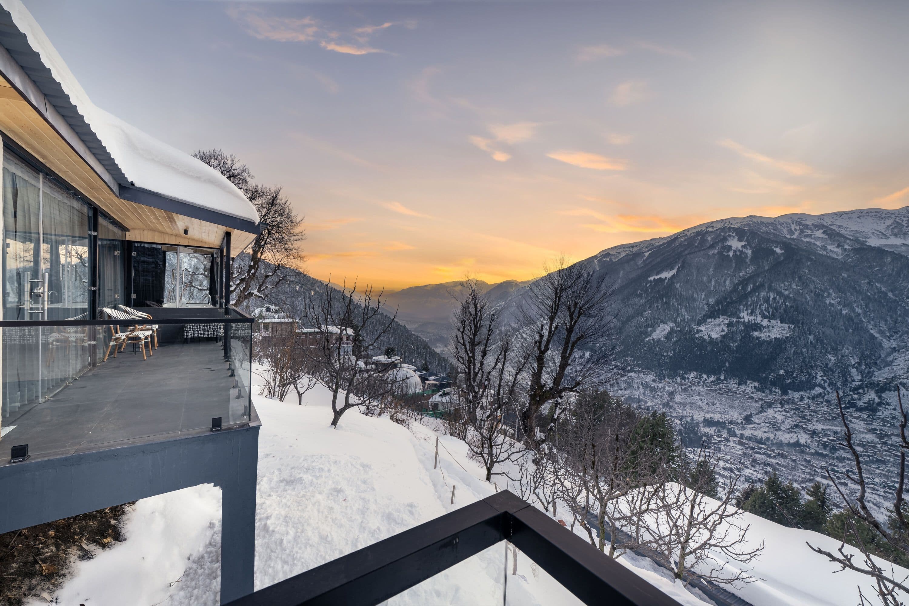 Himalayan Sunset Cabins with Jacuzzi (Mountain View)