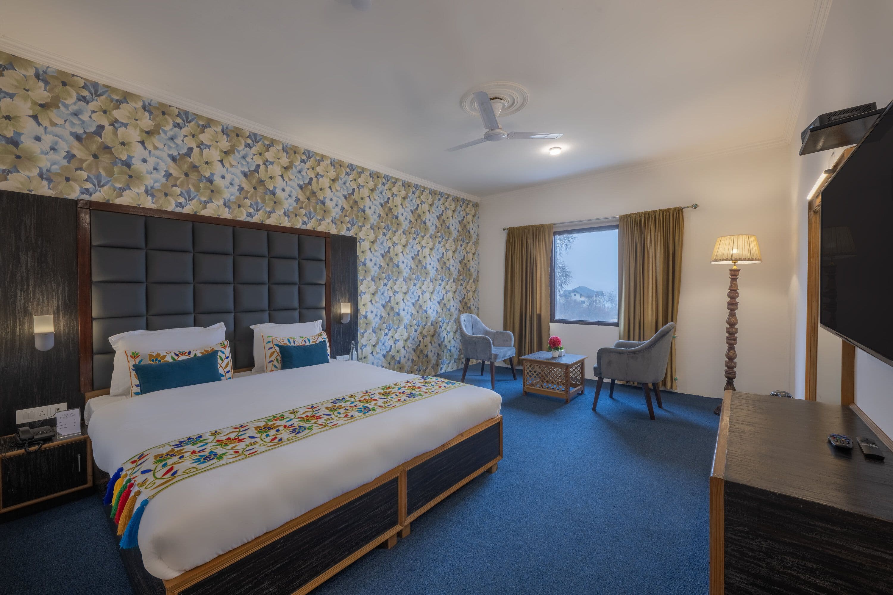 Deluxe Room (Lake View)
