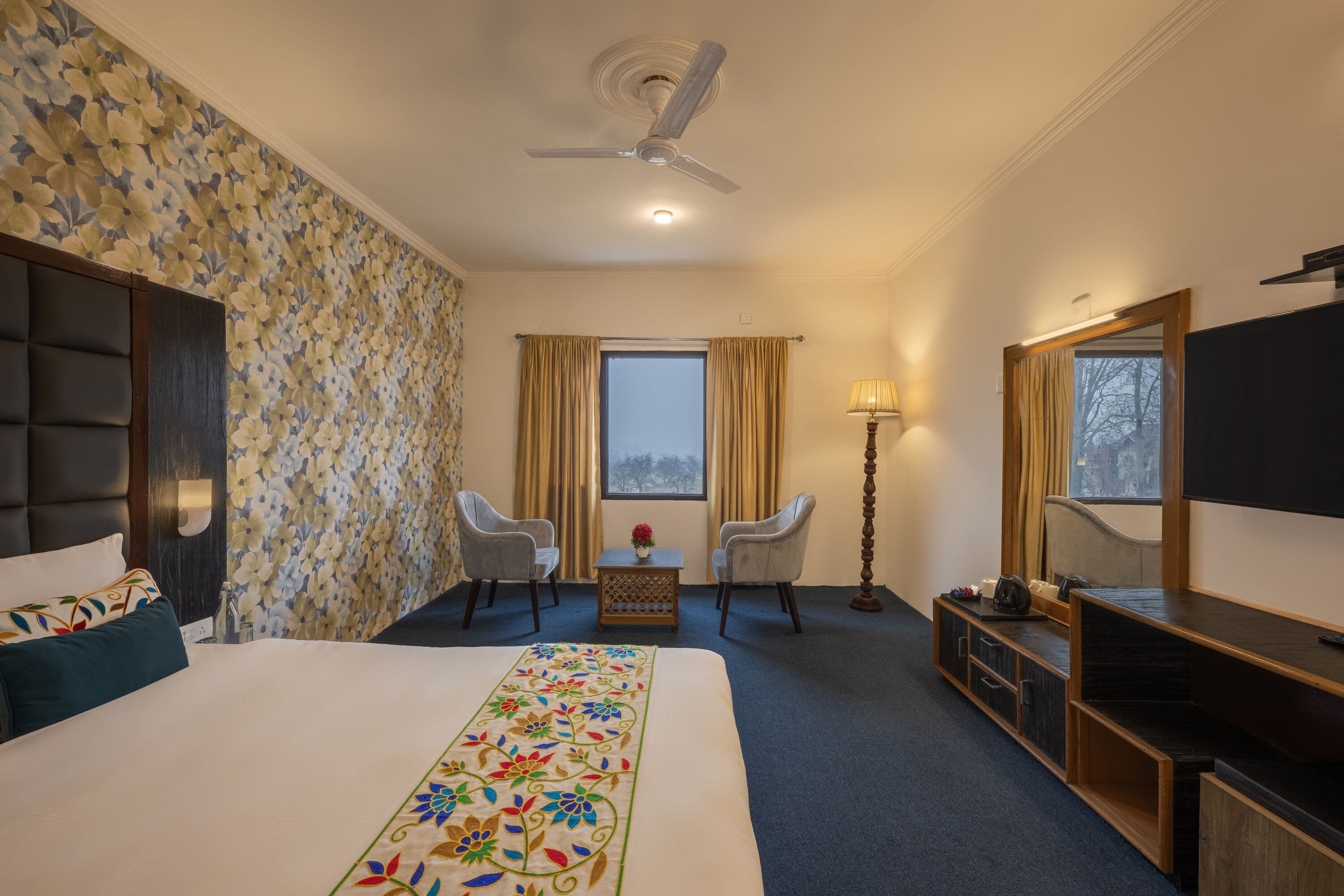 Deluxe Room (Lake View)