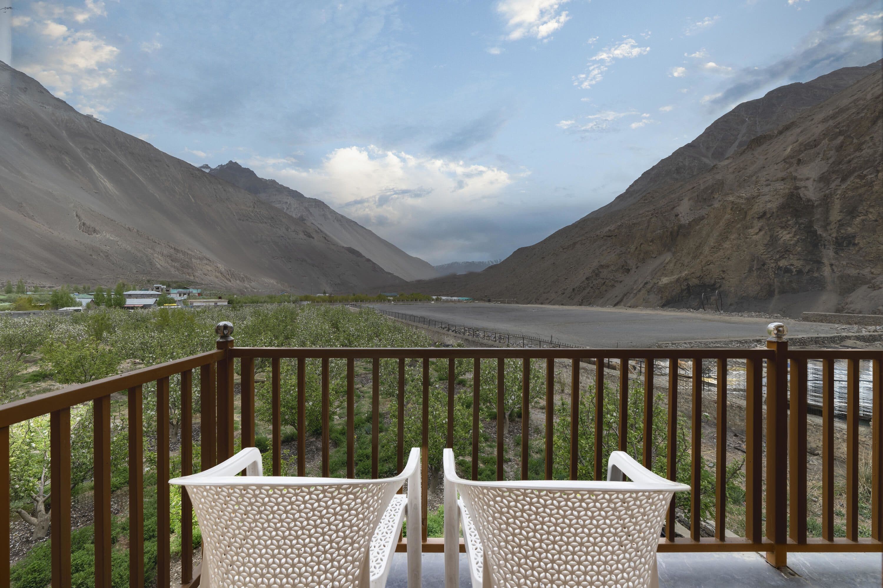 Premium Room with Balcony (Mountain View)