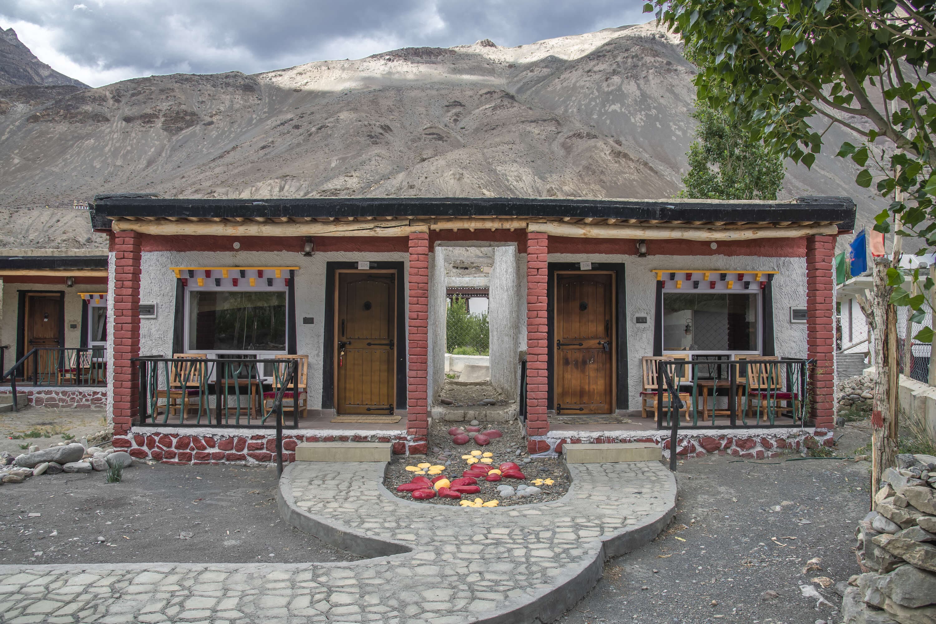 Mud Huts with Private Deck (Mountain View)