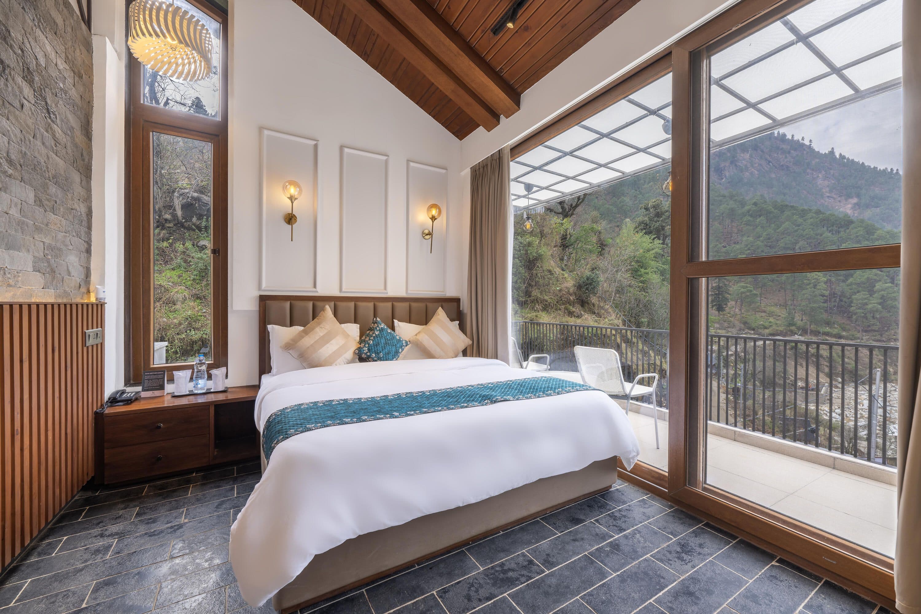 The Sunset Studio with Jacuzzi & Balcony (River View)