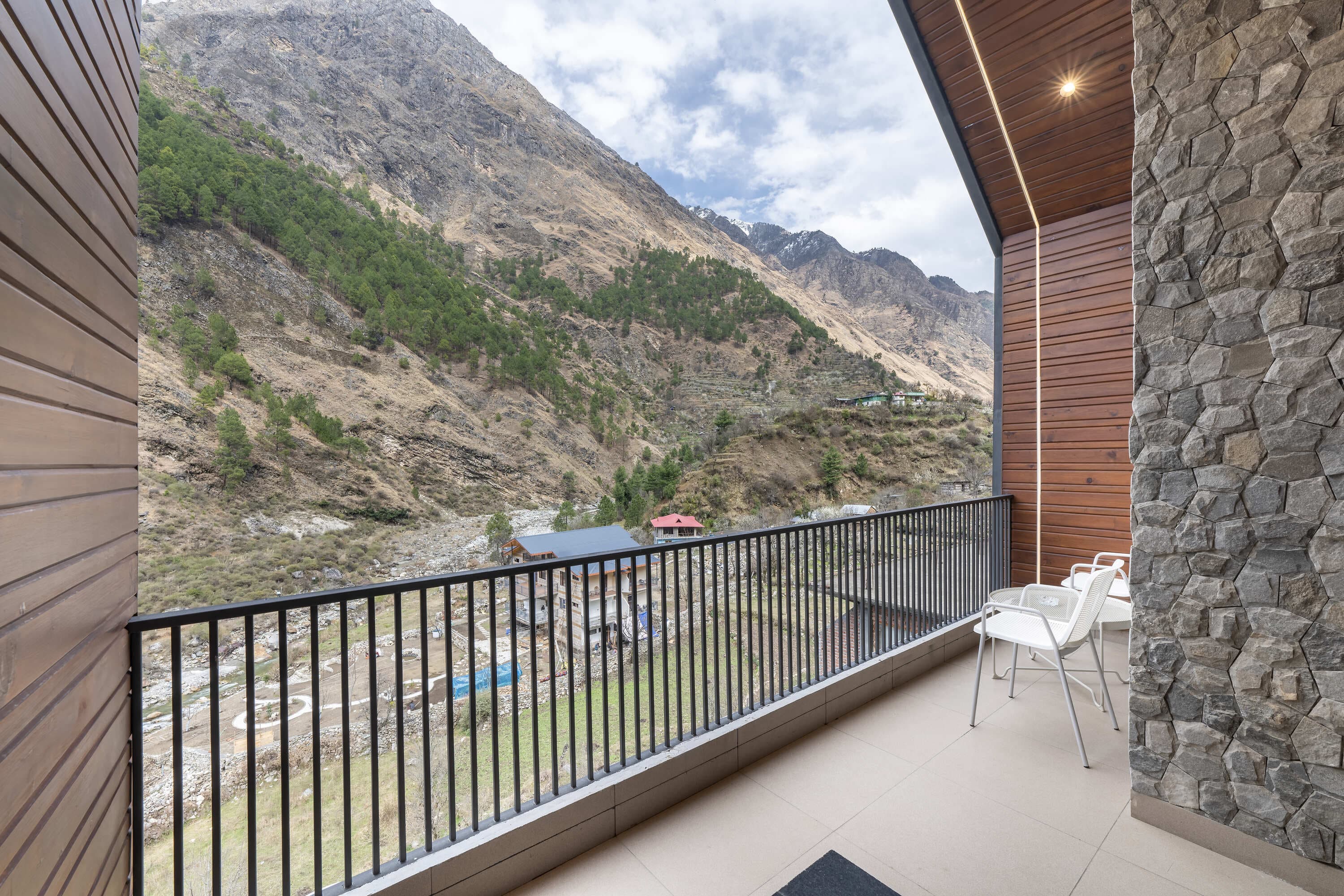 The Sunset Studio with Jacuzzi & Balcony (River View)